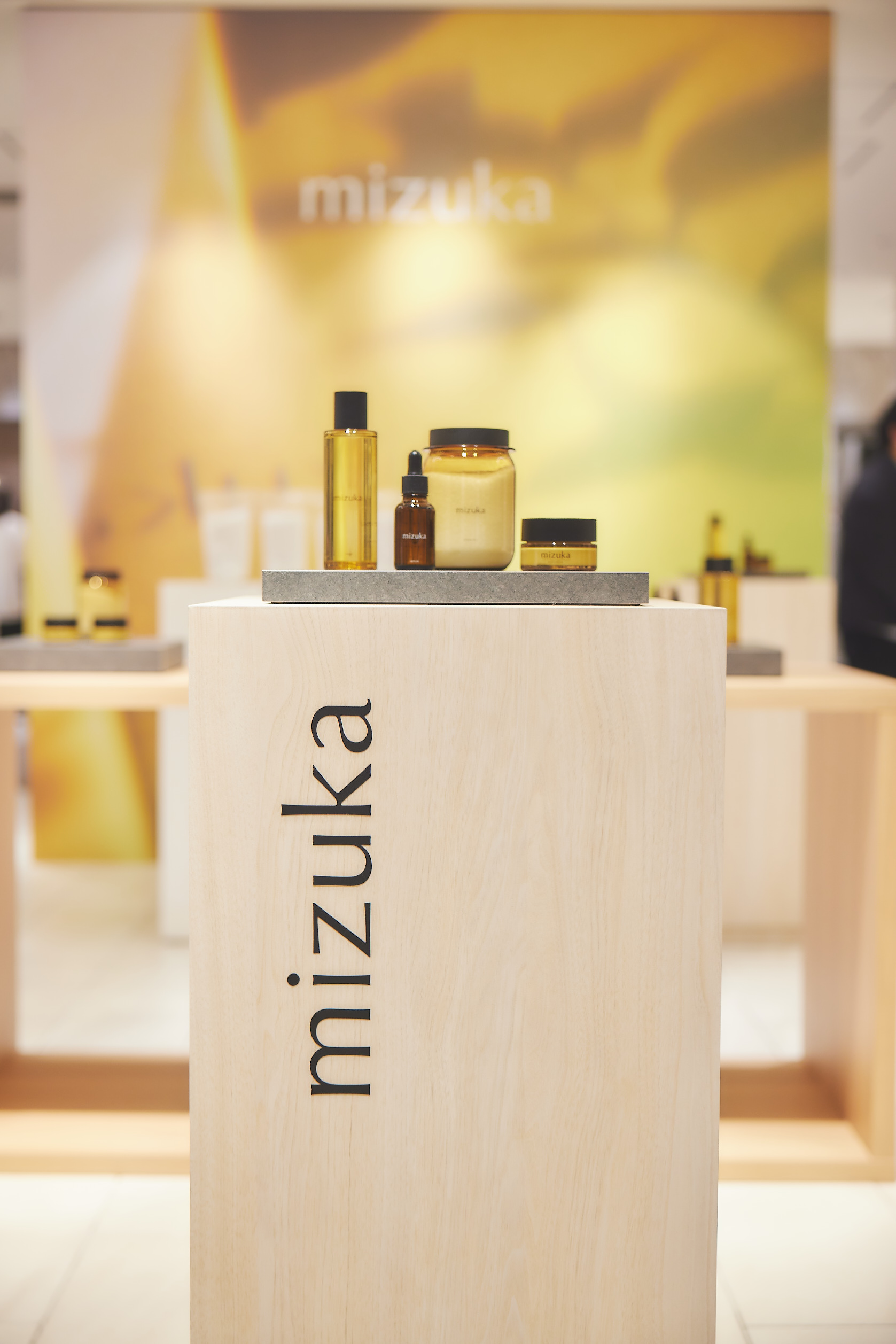 辺見えみり スキンケアブランド『mizuka』                         ポップアップ店開催記者会見実施